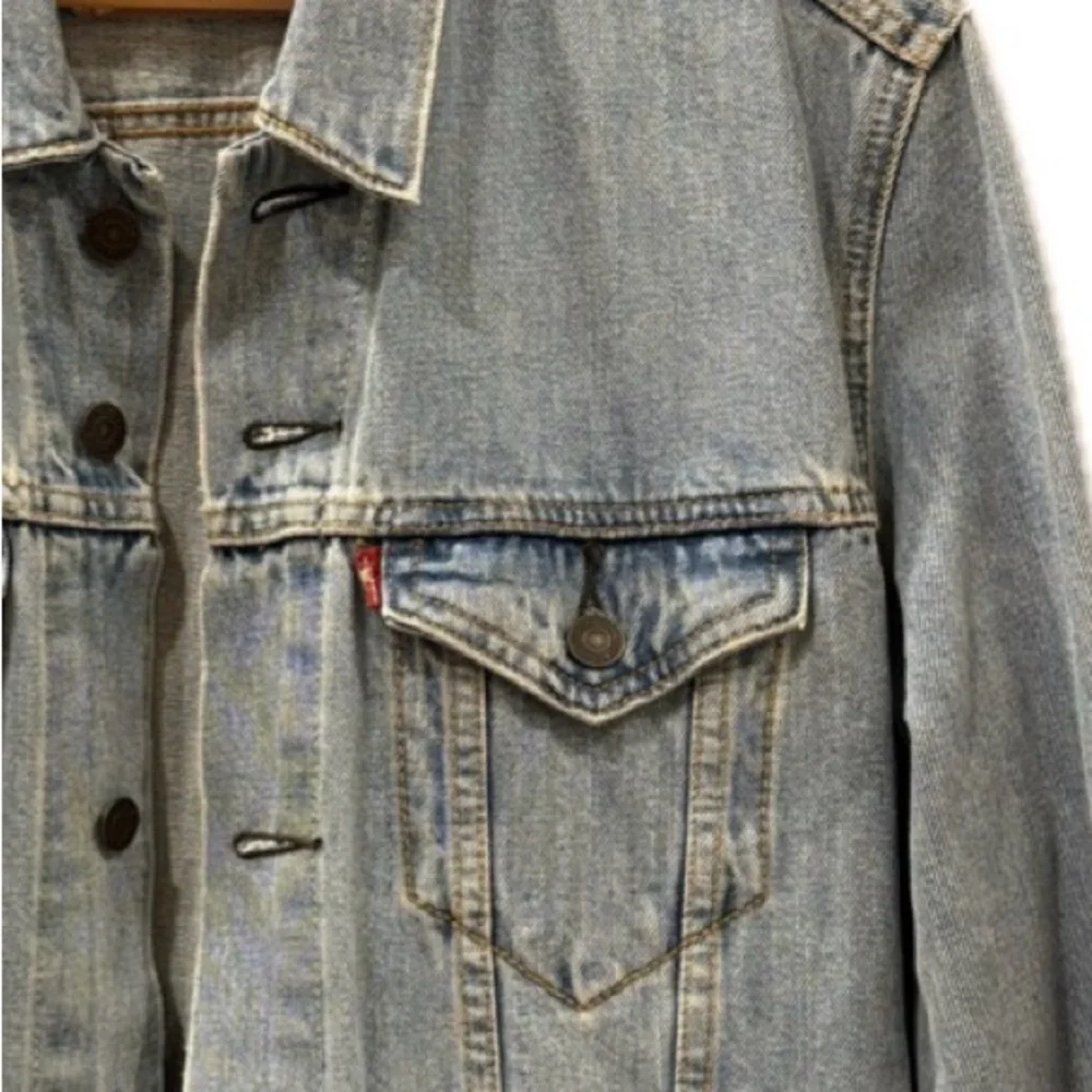 Levi's Light Wash Denim Jean Jacket M - Picture 3 of 8
